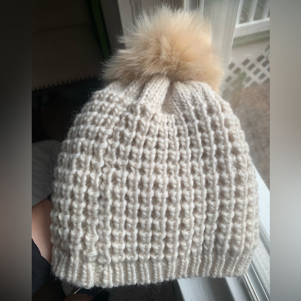 Kyi Kyi Canada Tan Pistachio Knit Beanie w/ Pom-Pom, NWT!!